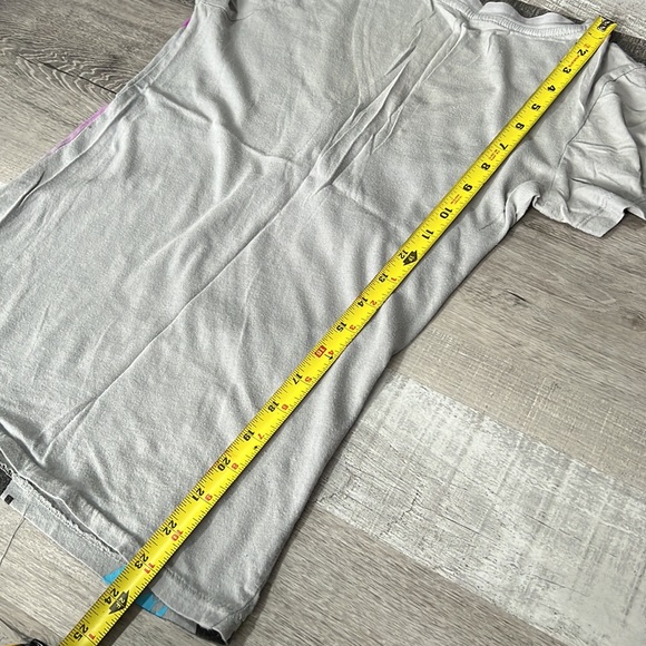 Nollie Gray Pink Purple V-Neck Graphic T-Shirt Size Small Dancing Neon - Picture 10 of 10